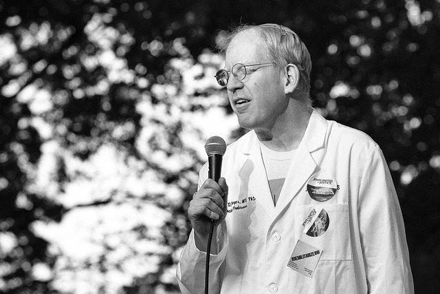 professionelles porträt iot spezialist berater